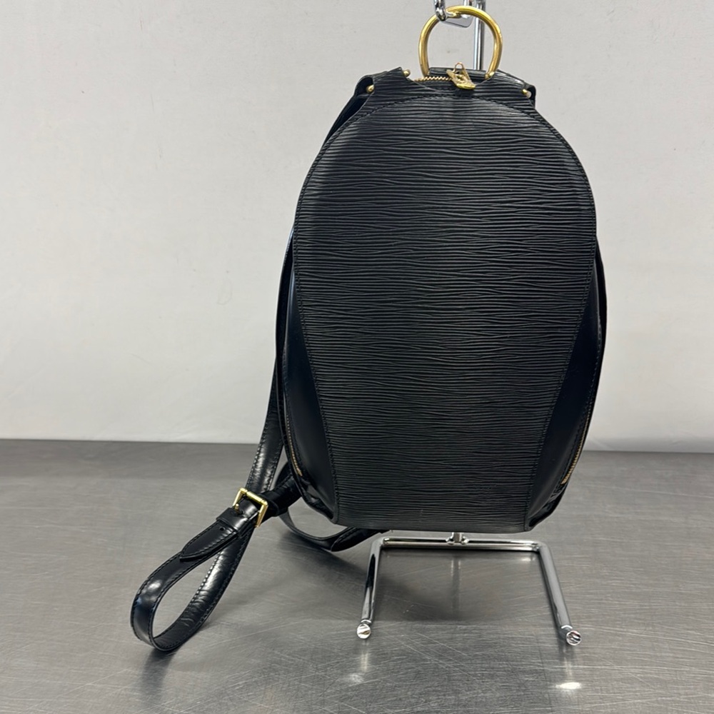 Louis Vuitton Elegant Black Leather Epi Backpack